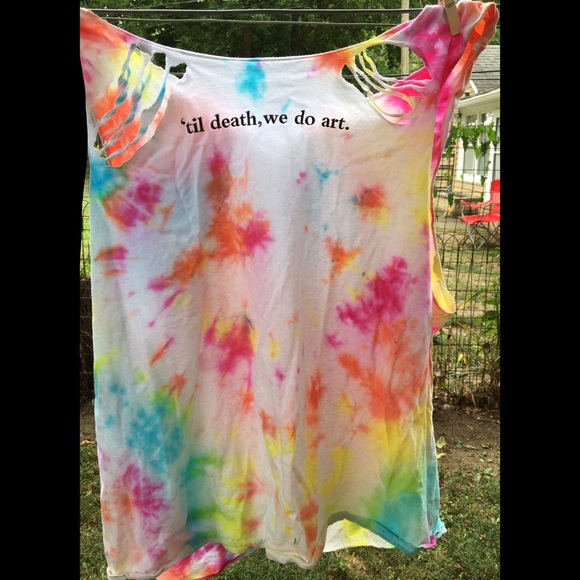 Hot Topic Tops - Tie dye art shirt